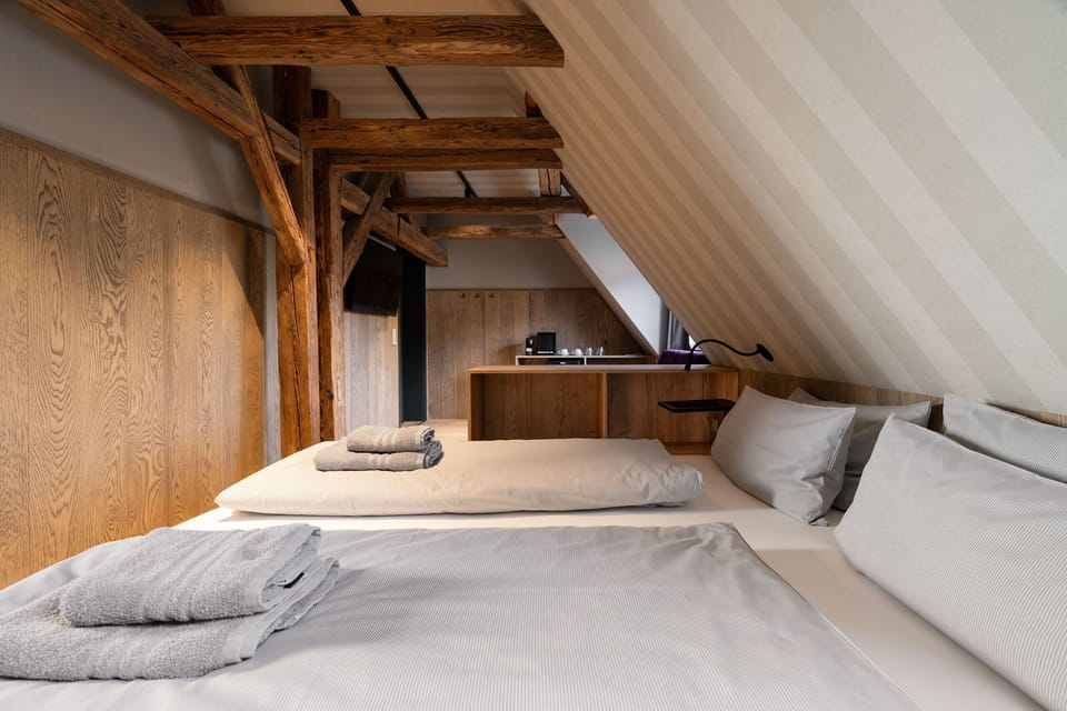 Room 7 | In-room safe, blackout drapes, soundproofing, free WiFi