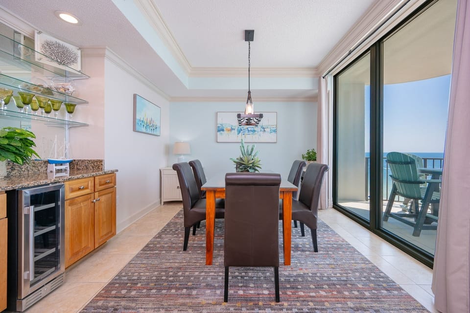 Condo, 2 Bedrooms | Dining