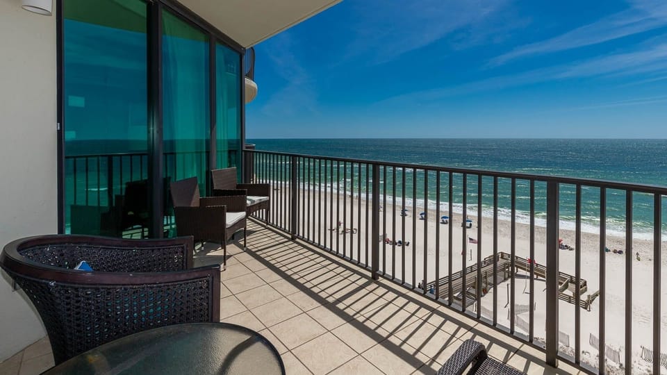 Condo, 2 Bedrooms | Property grounds