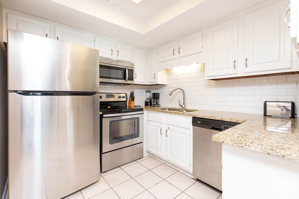 Condo, 2 Bedrooms | Private kitchen | Fridge, oven, coffee/tea maker