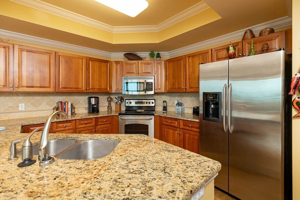 Condo, 3 Bedrooms | Private kitchen | Coffee/tea maker, fridge, oven