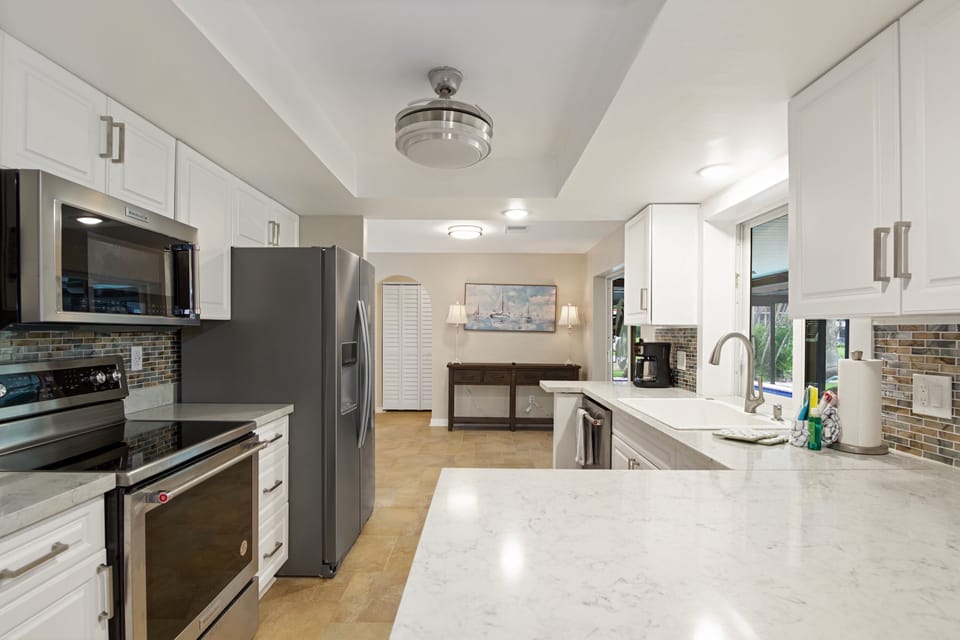 Fully equipped kitchen for your poolside snacks.