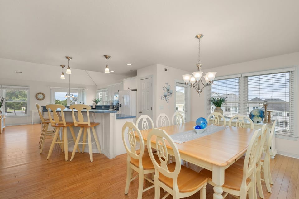 HK51: Surf & Turf | Mid Level Dining Area