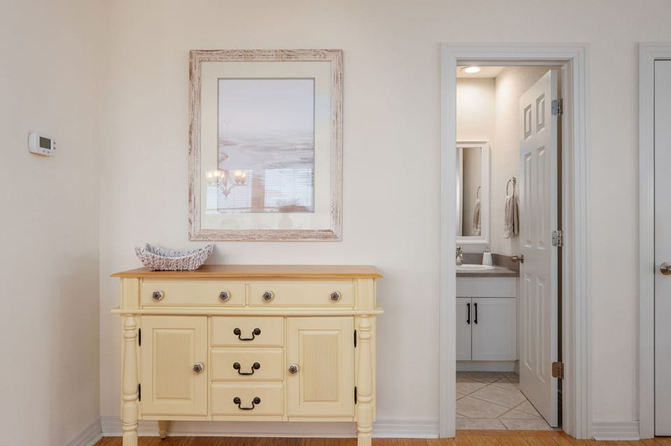 HK51: Surf & Turf | Mid Level Half Bath