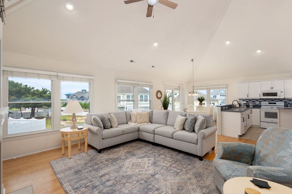 HK51: Surf & Turf | Mid Level Living Area