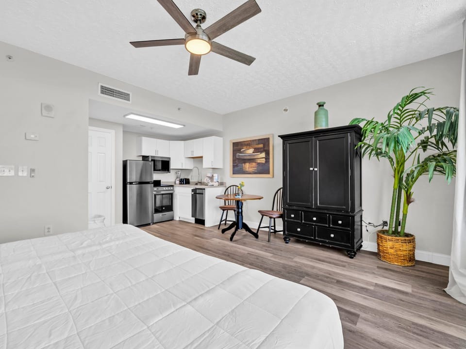 Relax in this cozy stuido