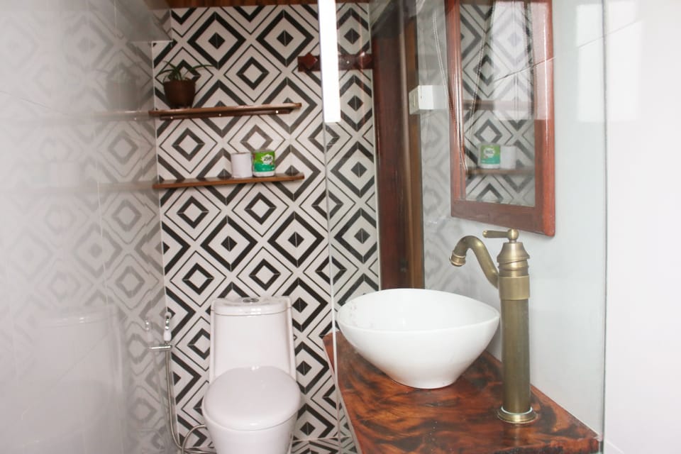 Standard Double Room | Bathroom | Shower, free toiletries, hair dryer, slippers