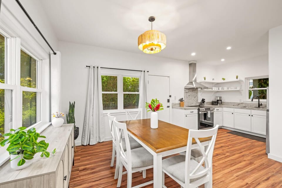Guest house dining room