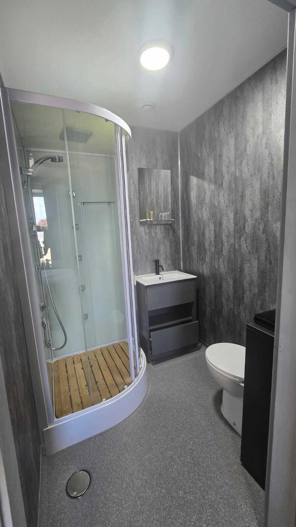 Double Room, Private Bathroom | Bathroom | Shower, rainfall showerhead, hair dryer, towels