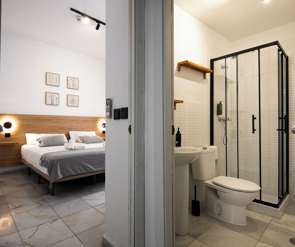 Standard Twin Room, Shared Bathroom | Desk, laptop workspace, free WiFi, bed sheets