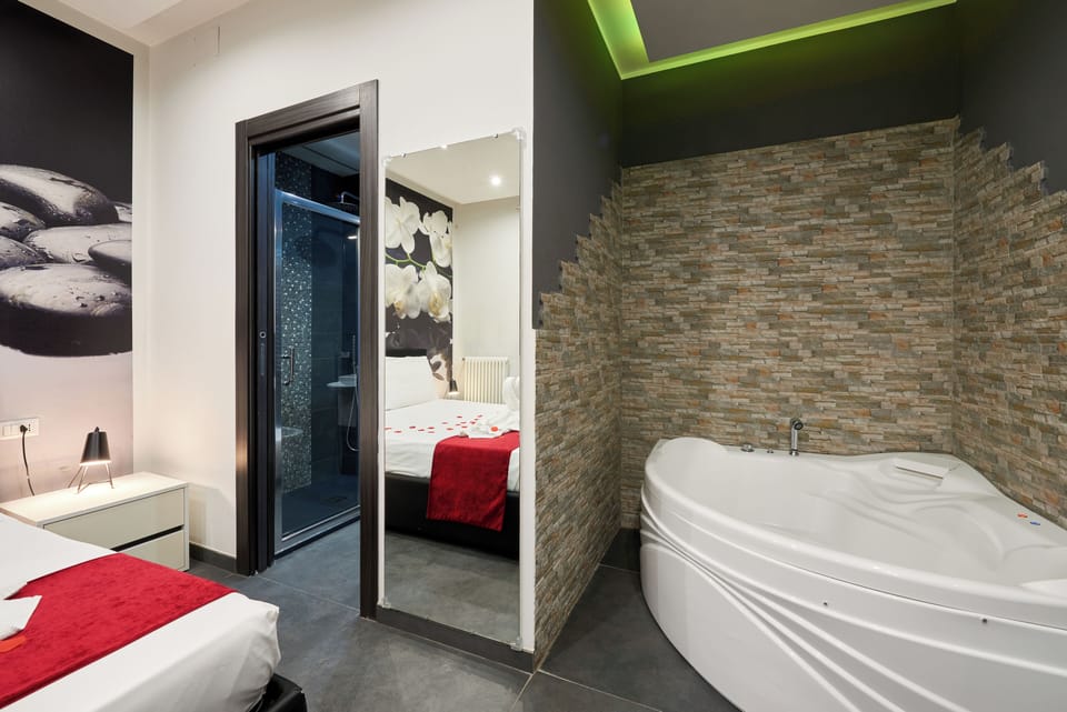 Relax | In-room safe, blackout drapes, soundproofing, free WiFi