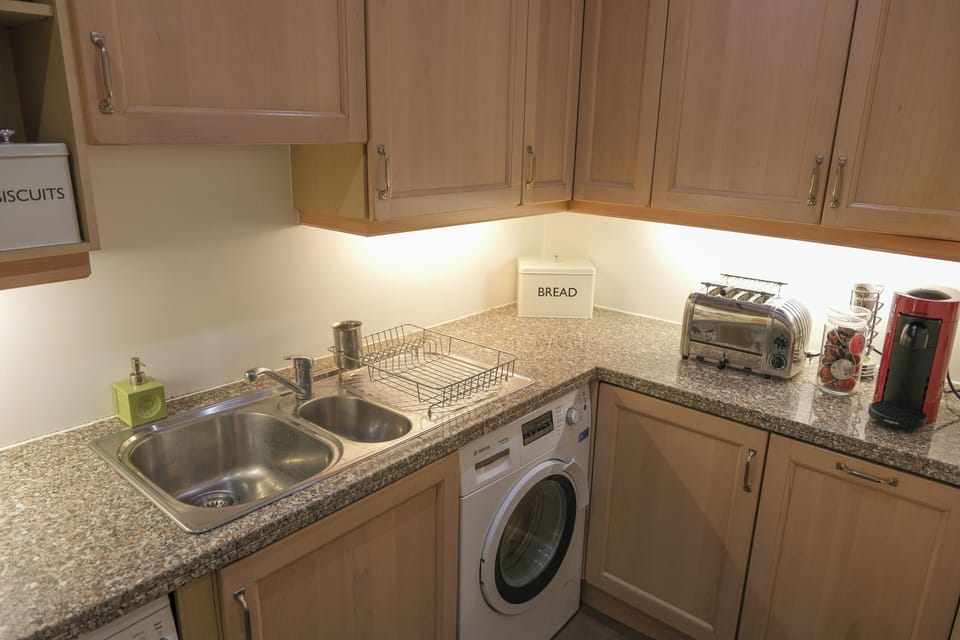 kitchen - fully equipped + washer/dryer