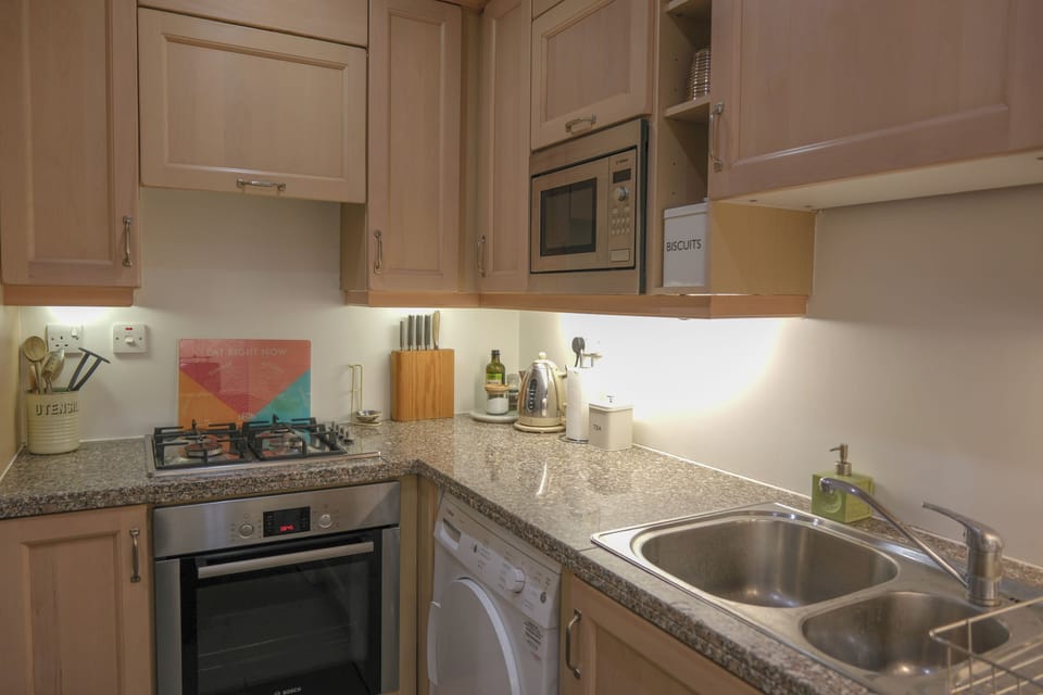 kitchen - fully equipped + washer/dryer