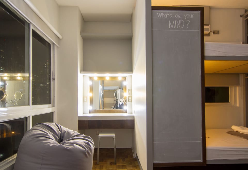 6 Beds Female Dorm | In-room safe, desk, free WiFi, bed sheets