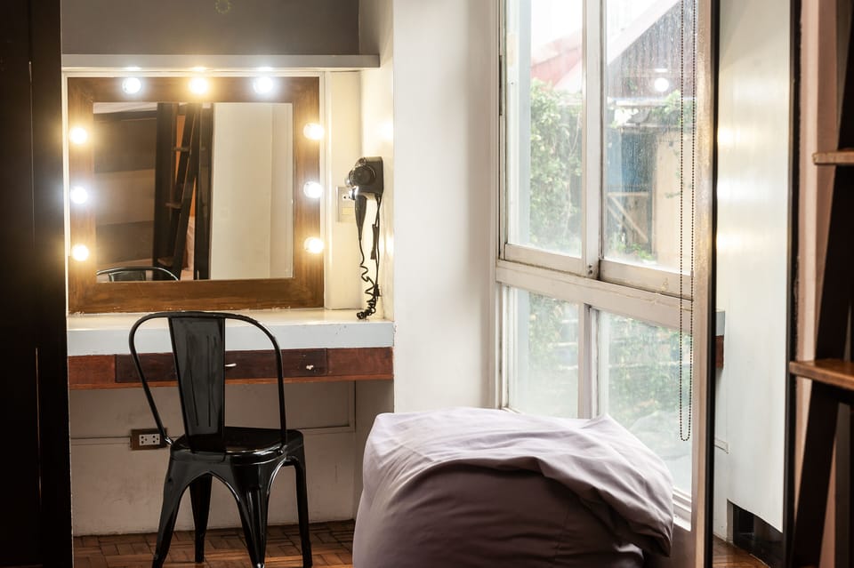 6 Beds Female Dorm | In-room safe, desk, free WiFi, bed sheets