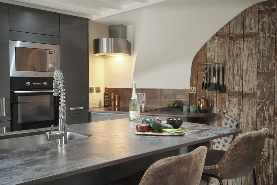 Romantic House | Private kitchen | Espresso maker, electric kettle