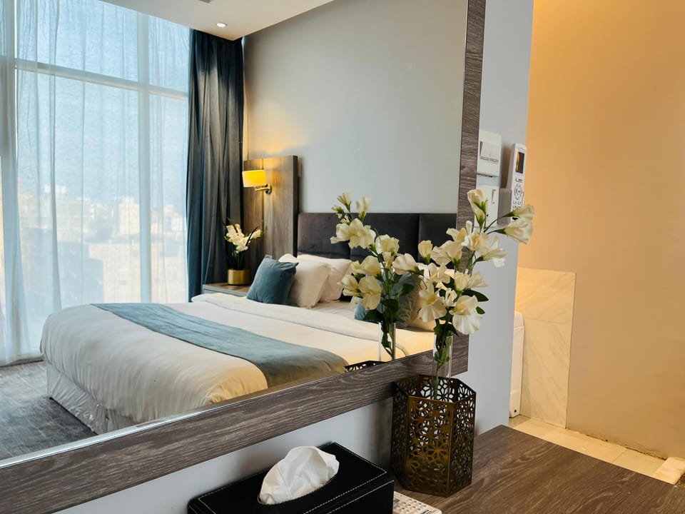 Deluxe Suite with Spa Bath | Free WiFi