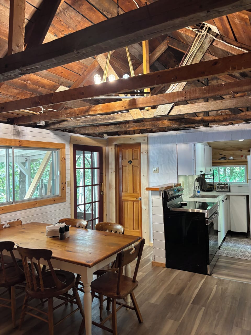 dining/kitchen area