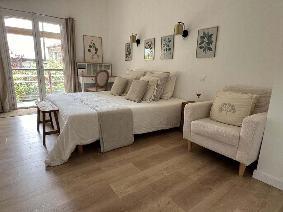 Superior Double Room, Garden View | Individually decorated, individually furnished, desk, laptop workspace