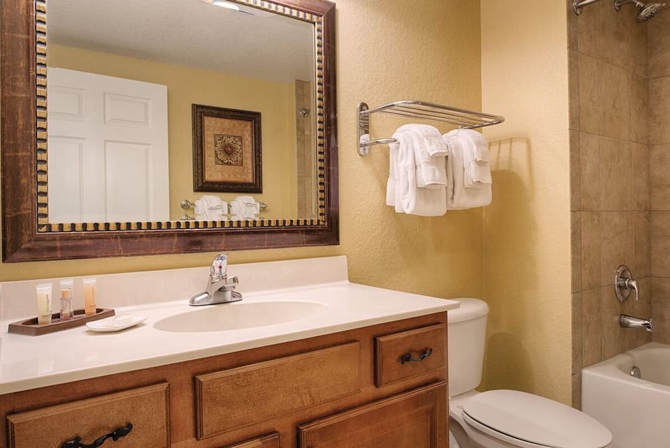 *Pictures are examples. We cannot guarantee unit layout or view*
