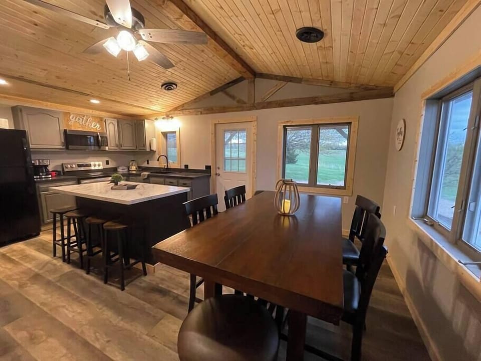 large dining room with seating for 6