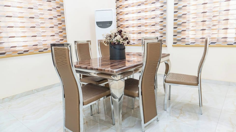 Villa, 6 Bedrooms, Balcony | Dining room