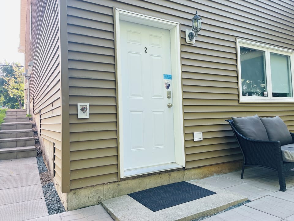 Walk out to patio seat out 