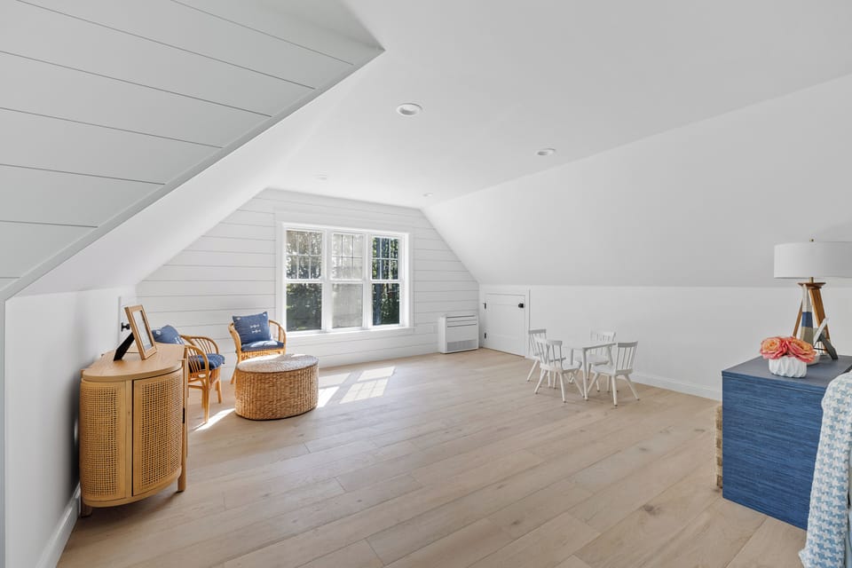 Family Room (4)