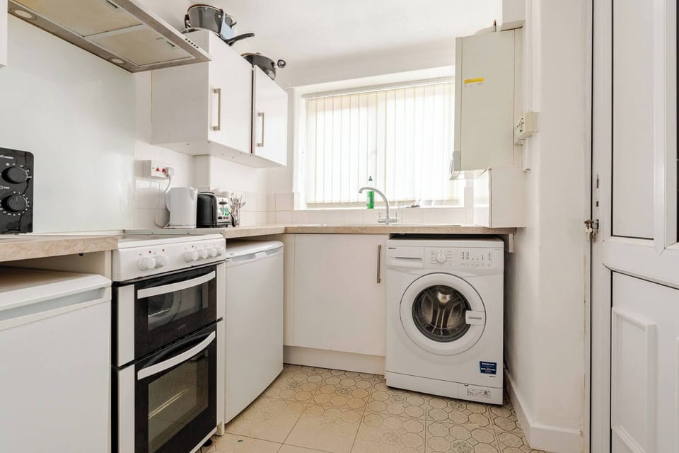House, 3 Bedrooms, Patio, Garden View | Laundry