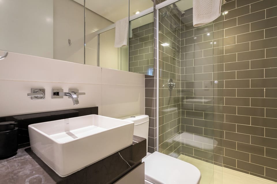 Studio Suite, Balcony, City View | Bathroom