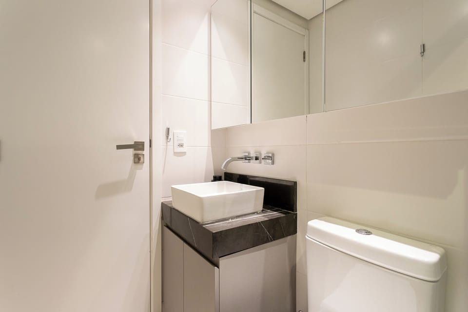 Studio Suite, Balcony, City View | Bathroom