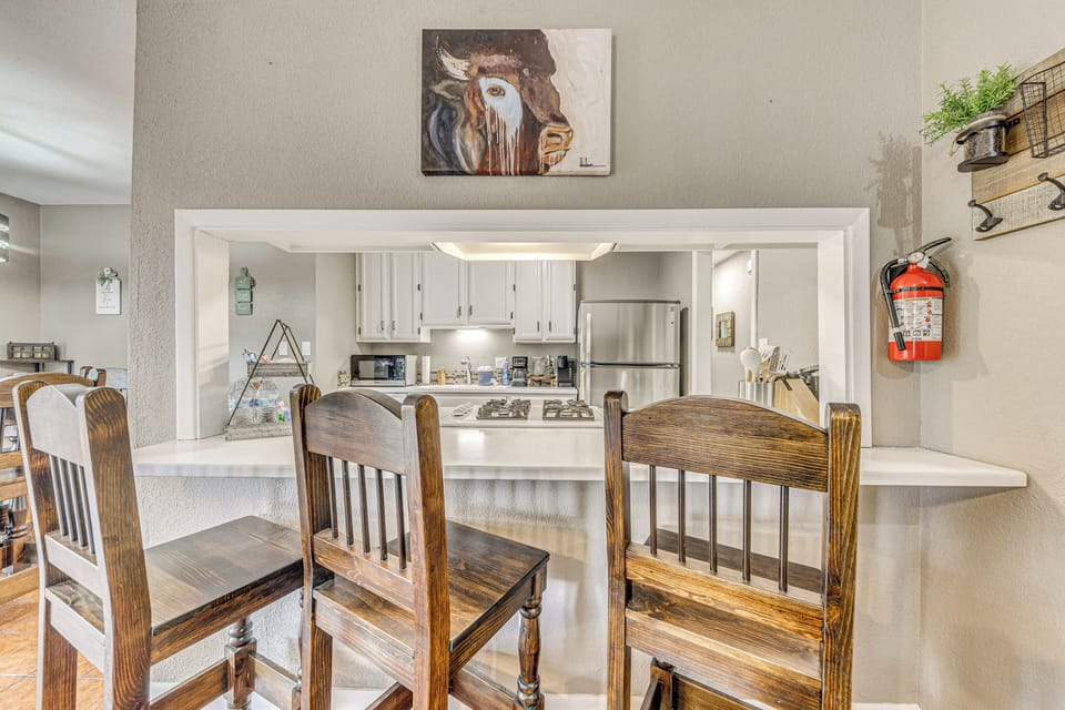 Kitchen | Breakfast Bar | Cooking Basics | Main Level