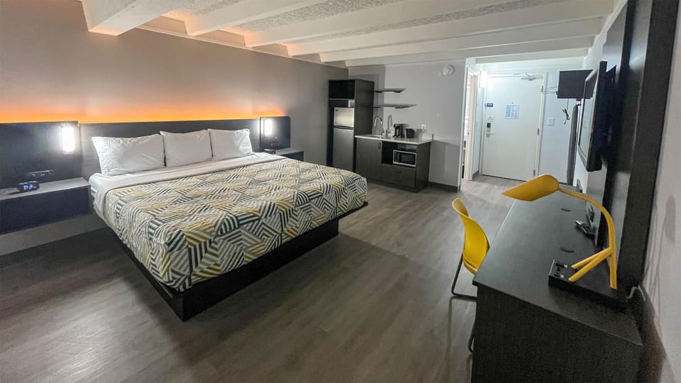 WiFi (free), bed sheets