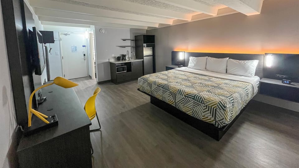 WiFi (free), bed sheets