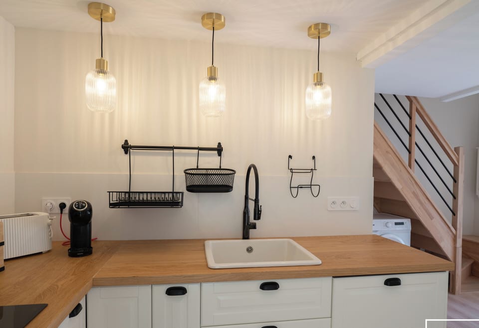 Fully equipped kitchen with dishwasher, oven, etc.