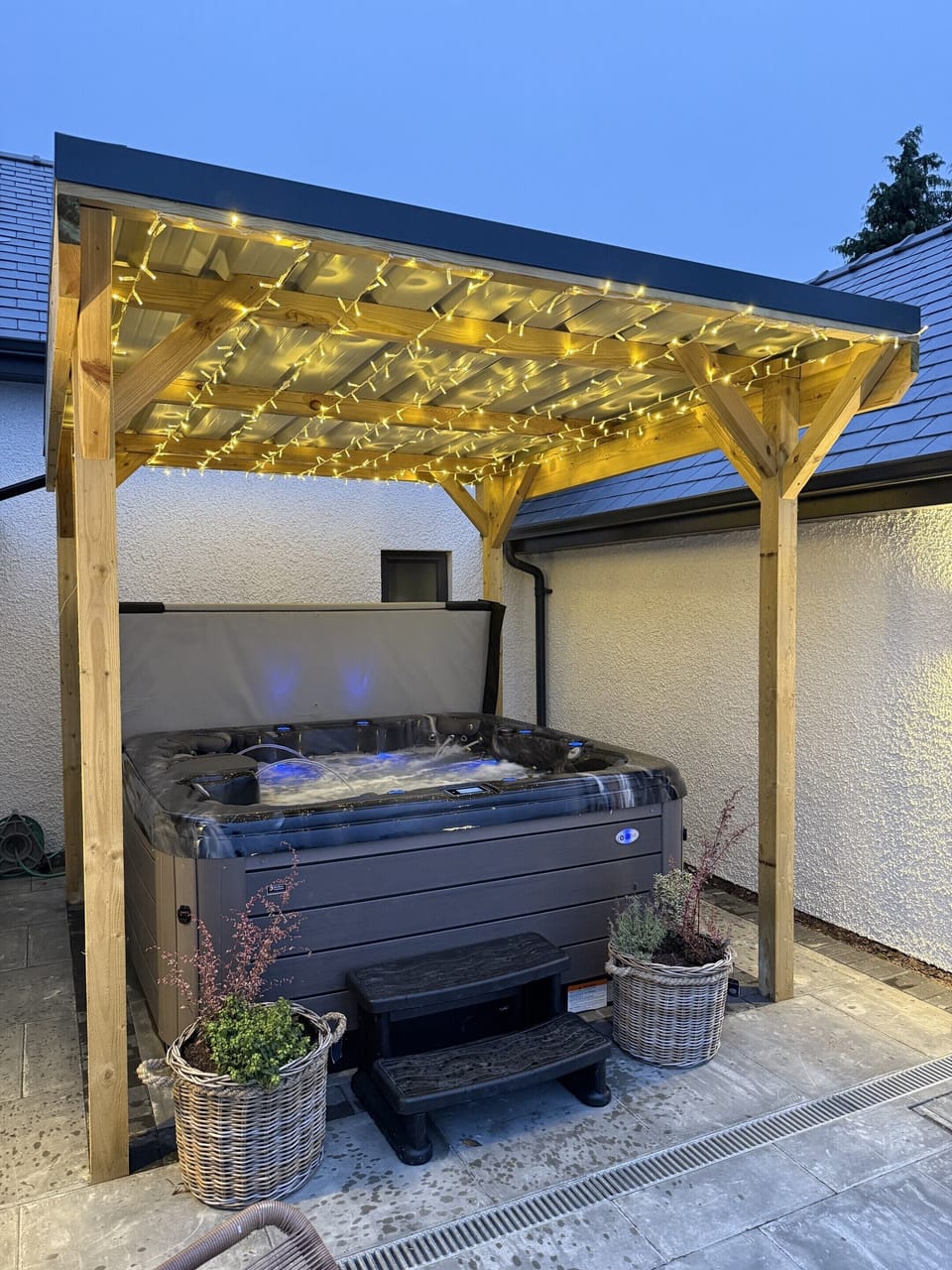 Hot Tub / whirlpool bath (Outdoor)