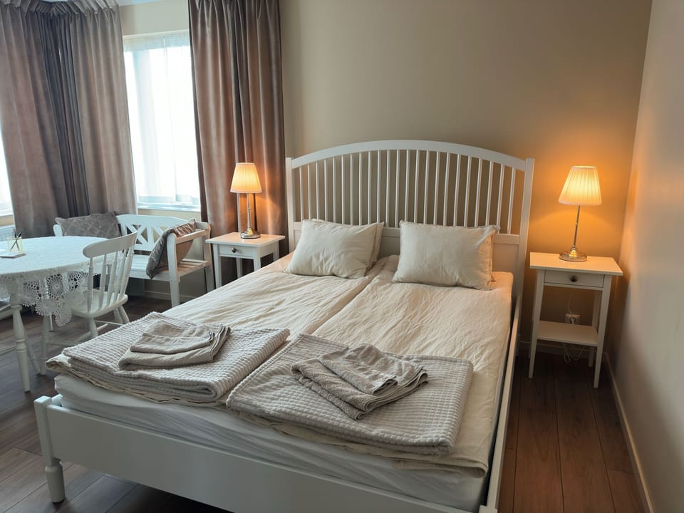 Basic Double or Twin Room, Patio, Garden View | Pillowtop beds, blackout drapes, soundproofing, travel crib