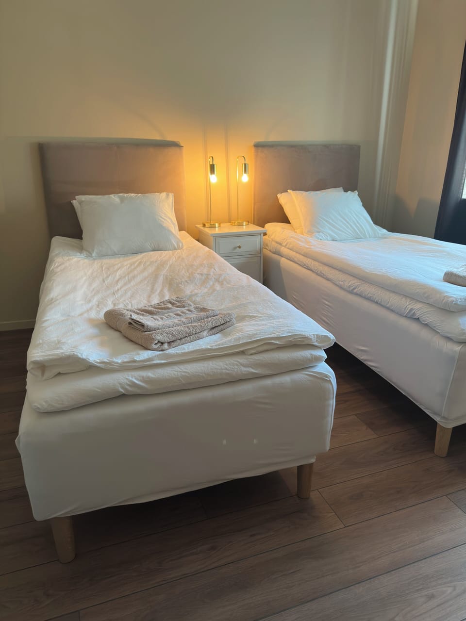 Basic Twin Room, Patio, Garden View | Pillowtop beds, blackout drapes, soundproofing, travel crib