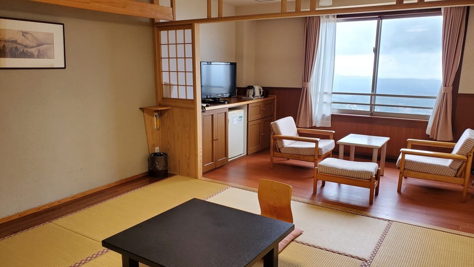 Japanese Room (8 tatami mats) | In-room safe, iron/ironing board (on request), WiFi (free)