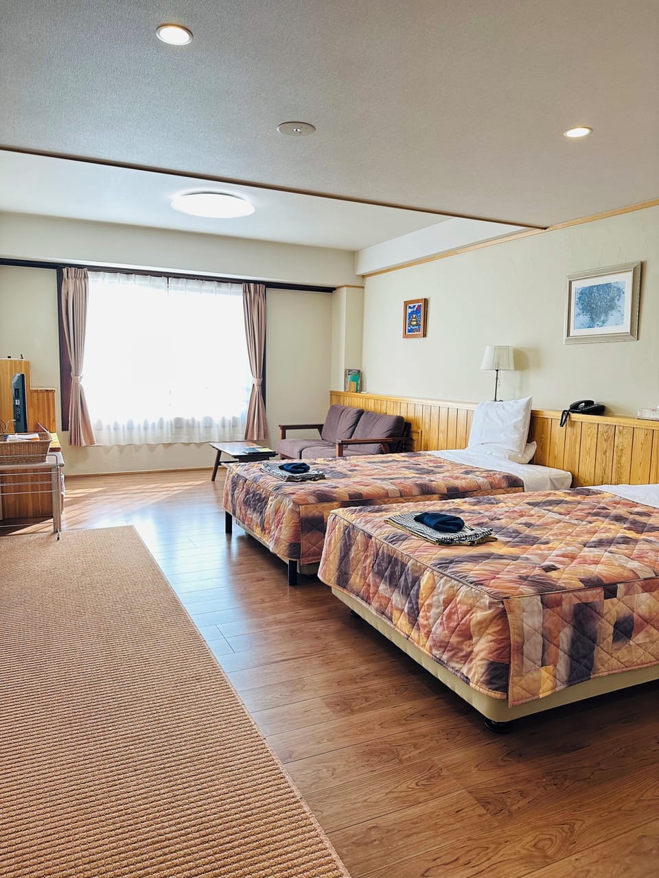 Twin Room (5F) | In-room safe, iron/ironing board (on request), WiFi (free)