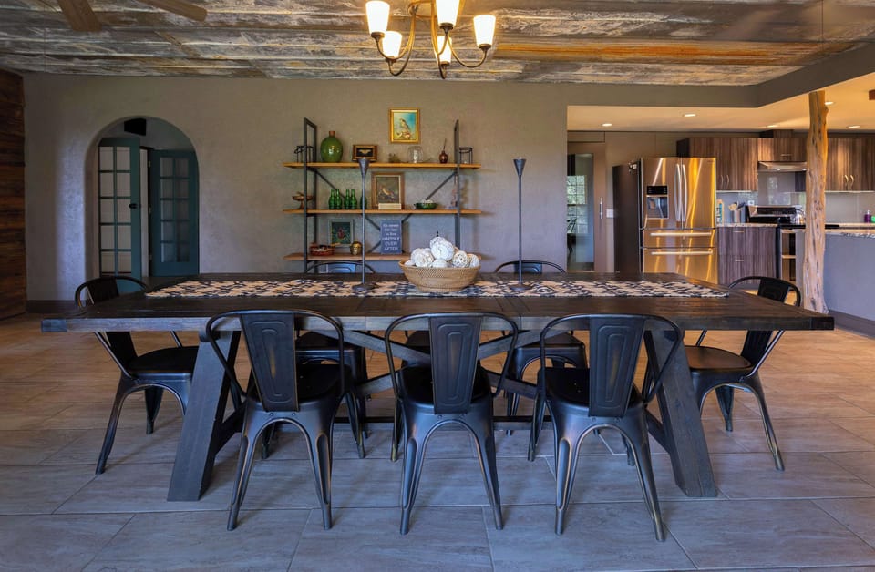 House, Multiple Beds, Hot Tub, Garden View (Willie's Hill Country) | Dining
