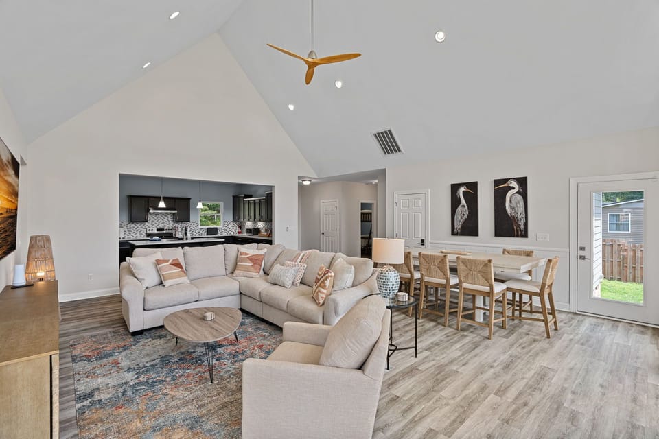Large Living room with sectional, TV, lake views!