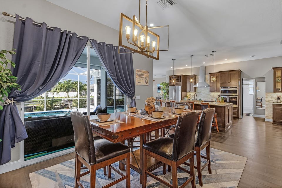 leading you into this open Dining area.