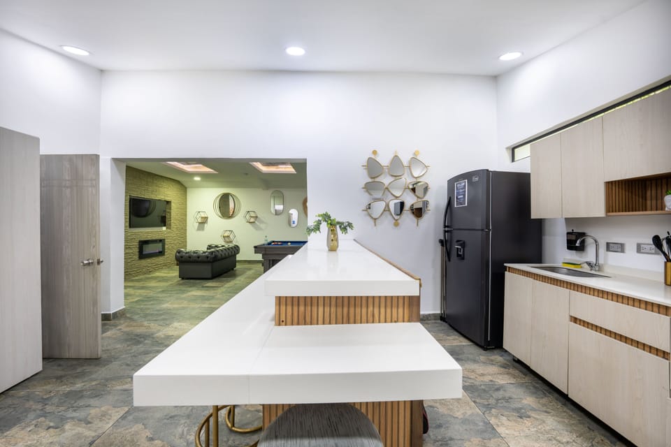 full kitchen with dining bar