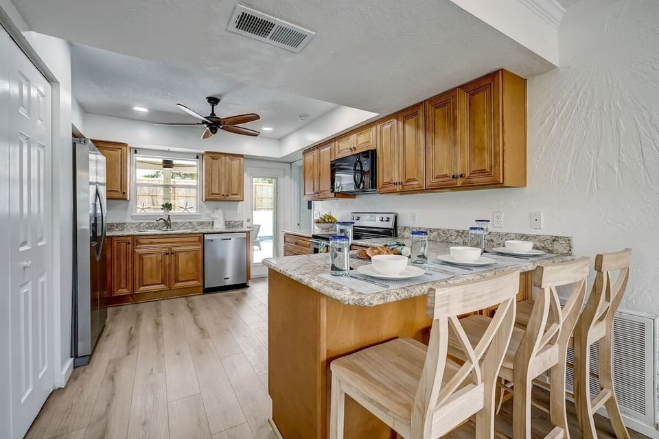 The kitchen is fully quipped.