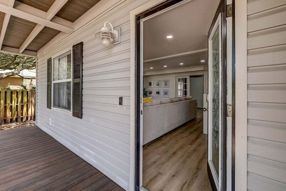 Let's start the tour!