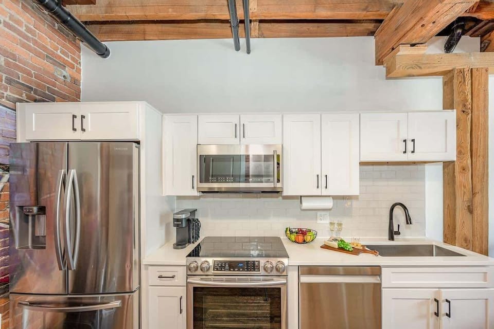 Fully equipped kitchen featuring stainless steal appliances.