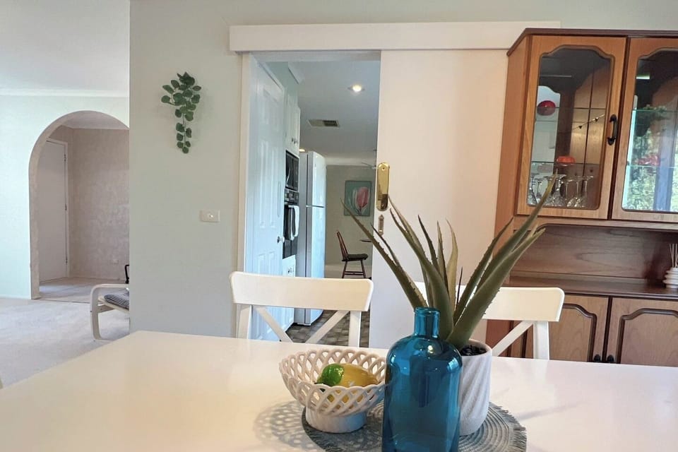Table and chairs for 5 guests