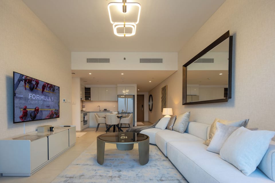 Deluxe Apartment, City View | Living area