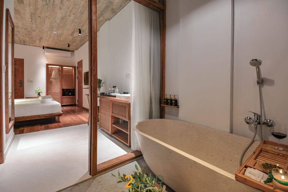 Premier Room | Bathroom | Free toiletries, hair dryer, bathrobes, slippers